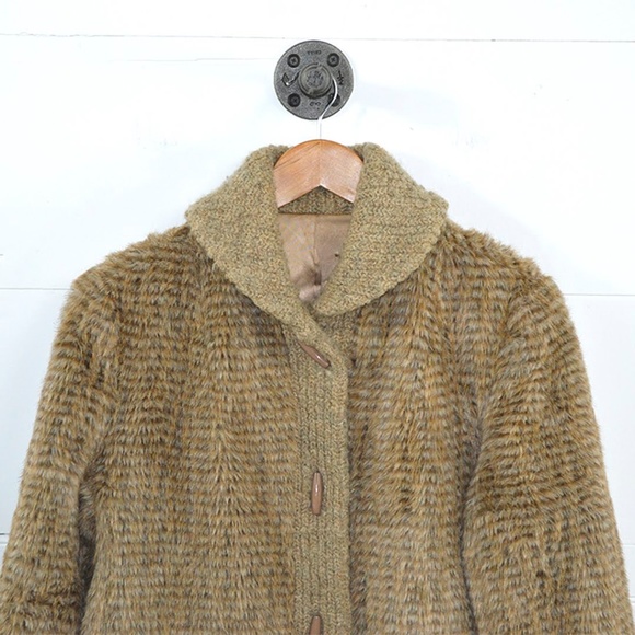 DUBROWSKY & JOSEPH FUR COAT #175-23 - Picture 2 of 3